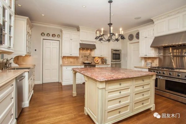 整木定制好，還是木工打制的家具好呢？