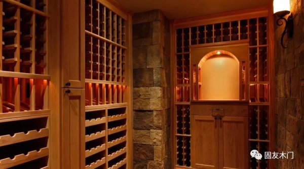 遠(yuǎn)離喧鬧，生活在別處，自然為家